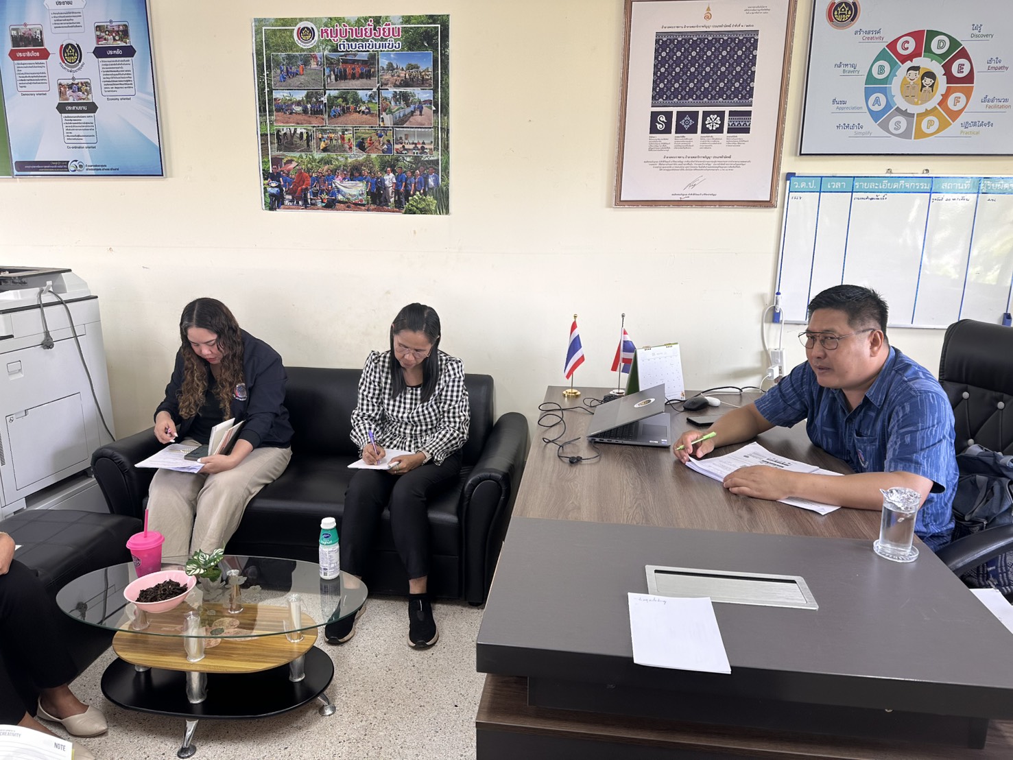 ประชุมประจำเดือนสำนักงานพัฒนาชุมชนอำเภอเพ็ญ