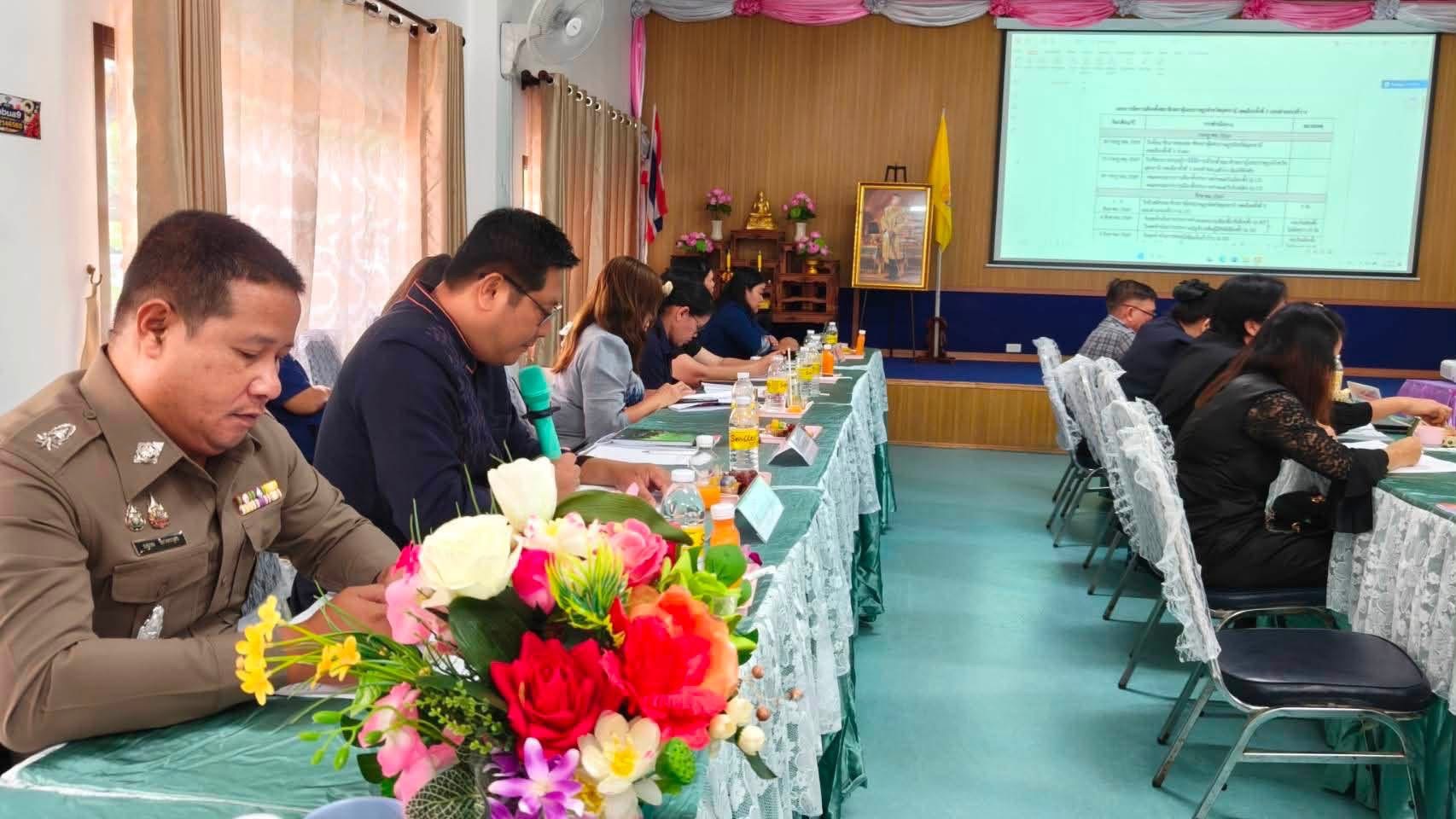 สำนักงานพัฒนาชุมชนอำเภอเพ็ญ เข้าร่วมประชุมกรมการอำเภอและหัวหน้าส่วนราชการประจำอำเภอเพ็ญ ครั้งที่ 7 2569