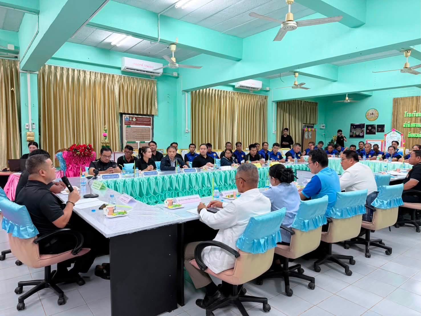 สำนักงานพัฒนาชุมชนอำเภอเพ็ญ โดยนายเจษฎา บุญญะธนธรรม พัฒนาการอำเภอเพ็ญ เข้าร่วมประชุมการเตรียมความพร้อมโครงการจังหวัดเคลื่อนที่ ประจำปีงบประมาณ 2569 โดยมีนายคณพศ พิมโคตร นายอำเพ็ญ เป็นประธานในการประชุม